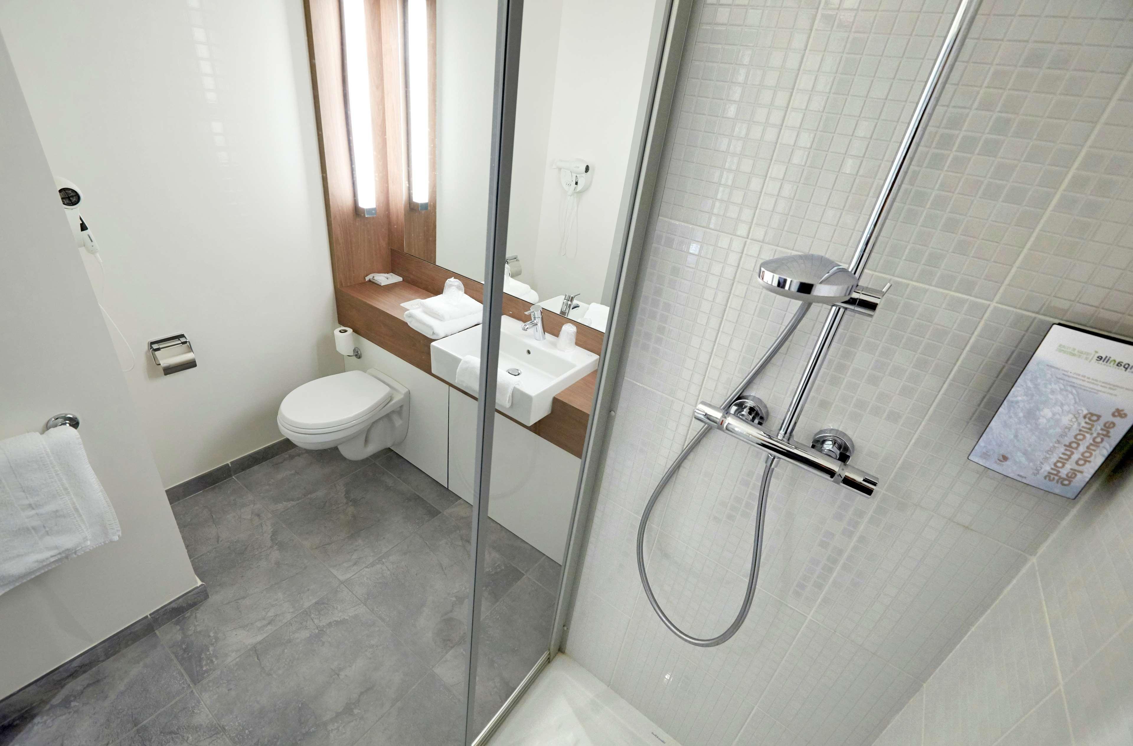 Hotel Campanile Bayonne Esterno foto