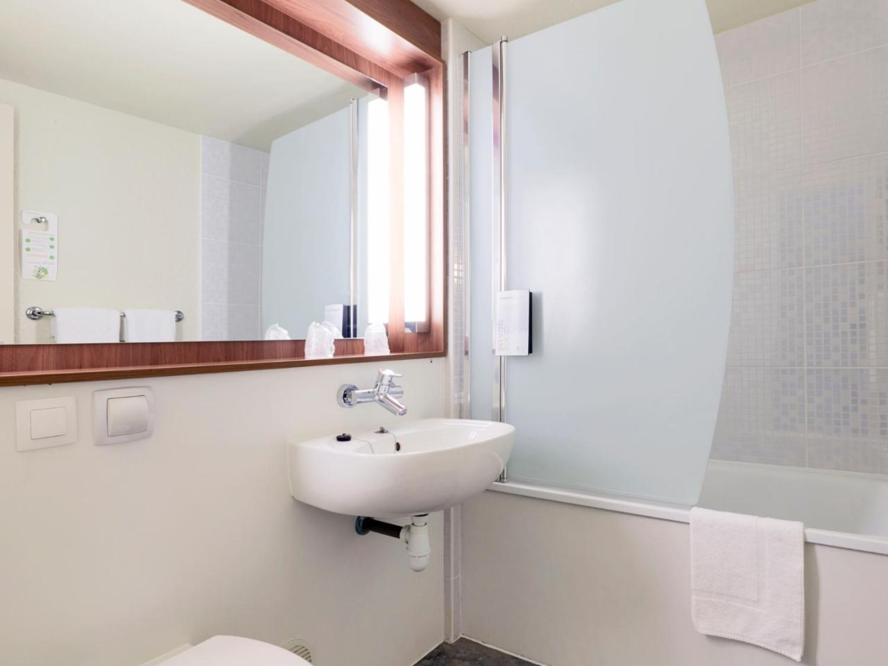 Hotel Campanile Bayonne Esterno foto